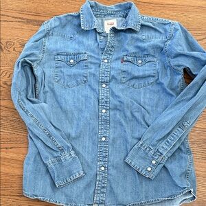 Levi's Classic Blue Denim ladies pearlized button down Shirt sz medium